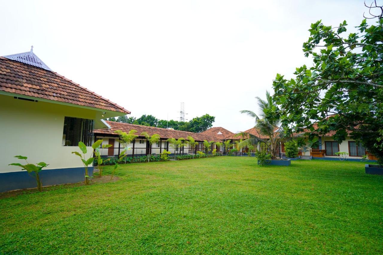 Kottackal Nature Inn เนดุมบัสเซรี ภายนอก รูปภาพ